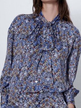 ZARA Women's Size XS Floral Print Blouse Tie Neck Bow Satin Top Button Up Front
